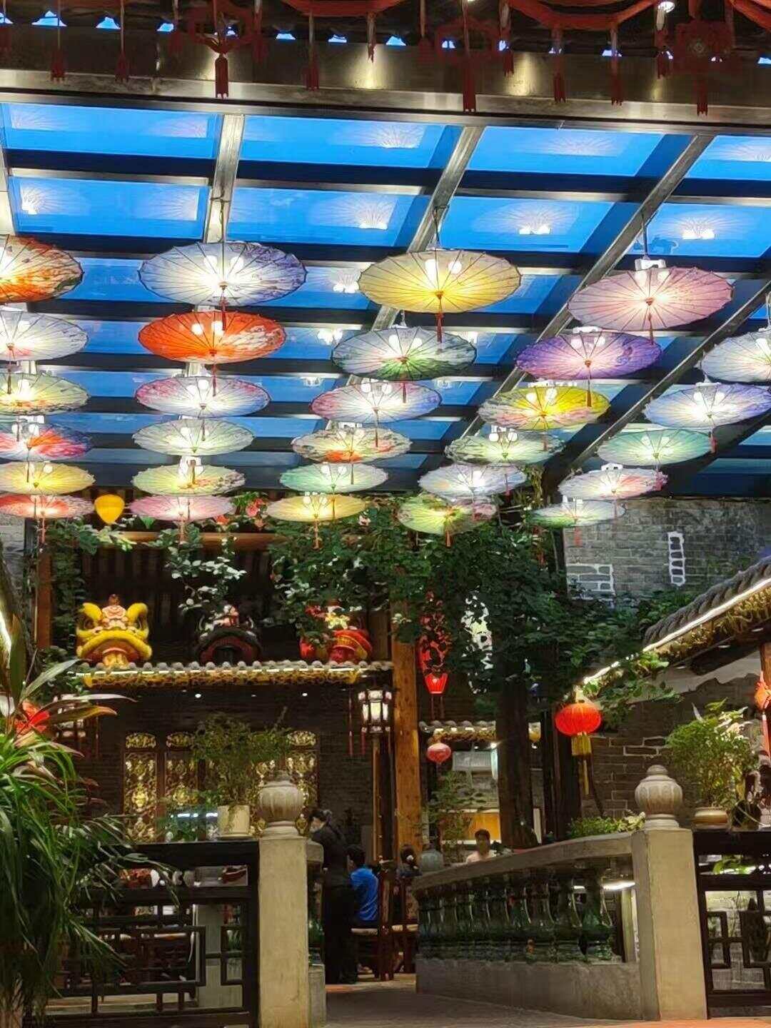 祠堂焕新记:肃穆广府祠堂变身“网红食府”,暑期亲子食客盈门|鱼眼·观察